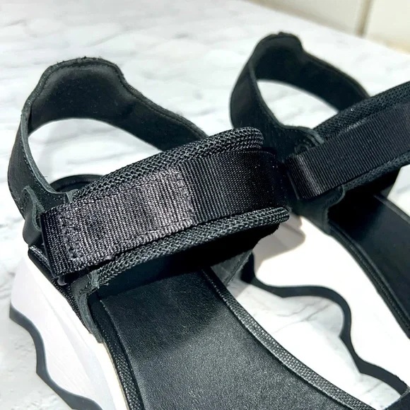 Sorel Kinetic Y-Strap Black Sandals - Women’s Size 10 - Picture 7 of 16
